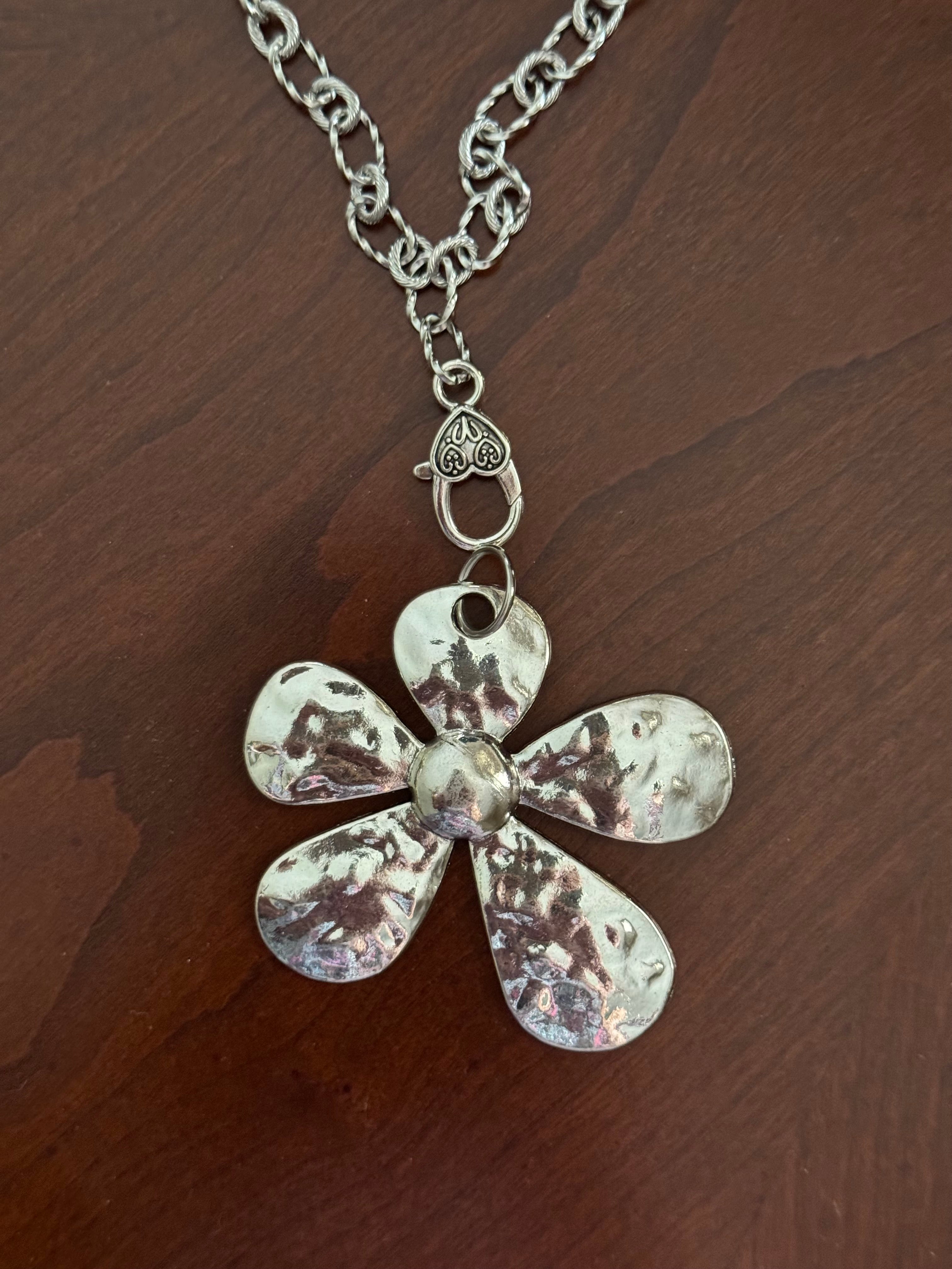 70’s Vibes Flower Pendant